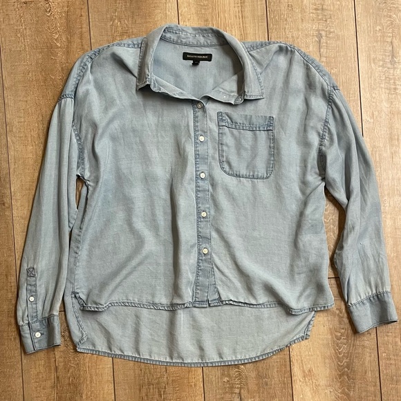 Banana Republic Women’s Light Blue Denim Shirt Medium - Picture 1 of 4